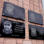 «Вони назавжди в нашій памʼяті»: у місті на Волині відкрили меморіальні дошки загиблим Героям