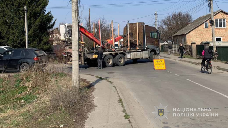 На Волині вантажівка збила велосипедиста