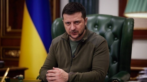 Зеленський закликав українців допомагати армії та не віддалятися від війни
