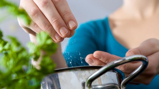 Як врятувати пересолений суп: п’ять простих способів, які реально працюють