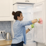 Буде як новий: як відмити полиці в холодильнику