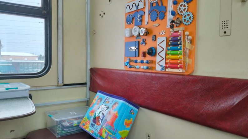 Зігрітися, зарядитися і перепочити: у місті на Волині запрацював «Вагон незламності»