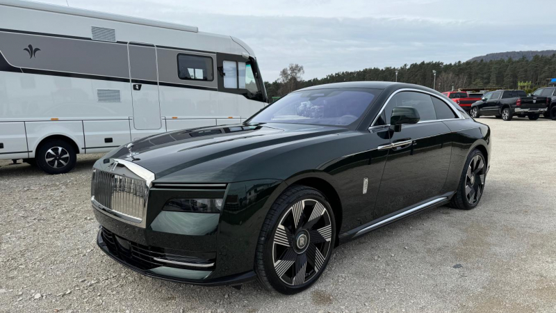 Найдорожче авто року: на Волинь ввезли «Rolls-Royce» за майже 17 мільйонів