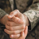 У центрі Луцька військовий напідпитку побив людей бейсбольною битою