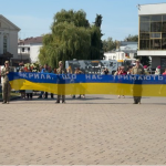 «Час не лікує»: у Луцьку розгорнули 40-метровий «Прапор пам’яті» загиблих захисників України