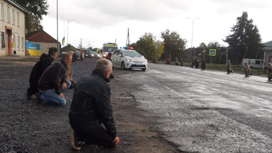 Востаннє повернувся додому: на Волині навколішки зустріли молодого Героя Дмитра Мозговенка