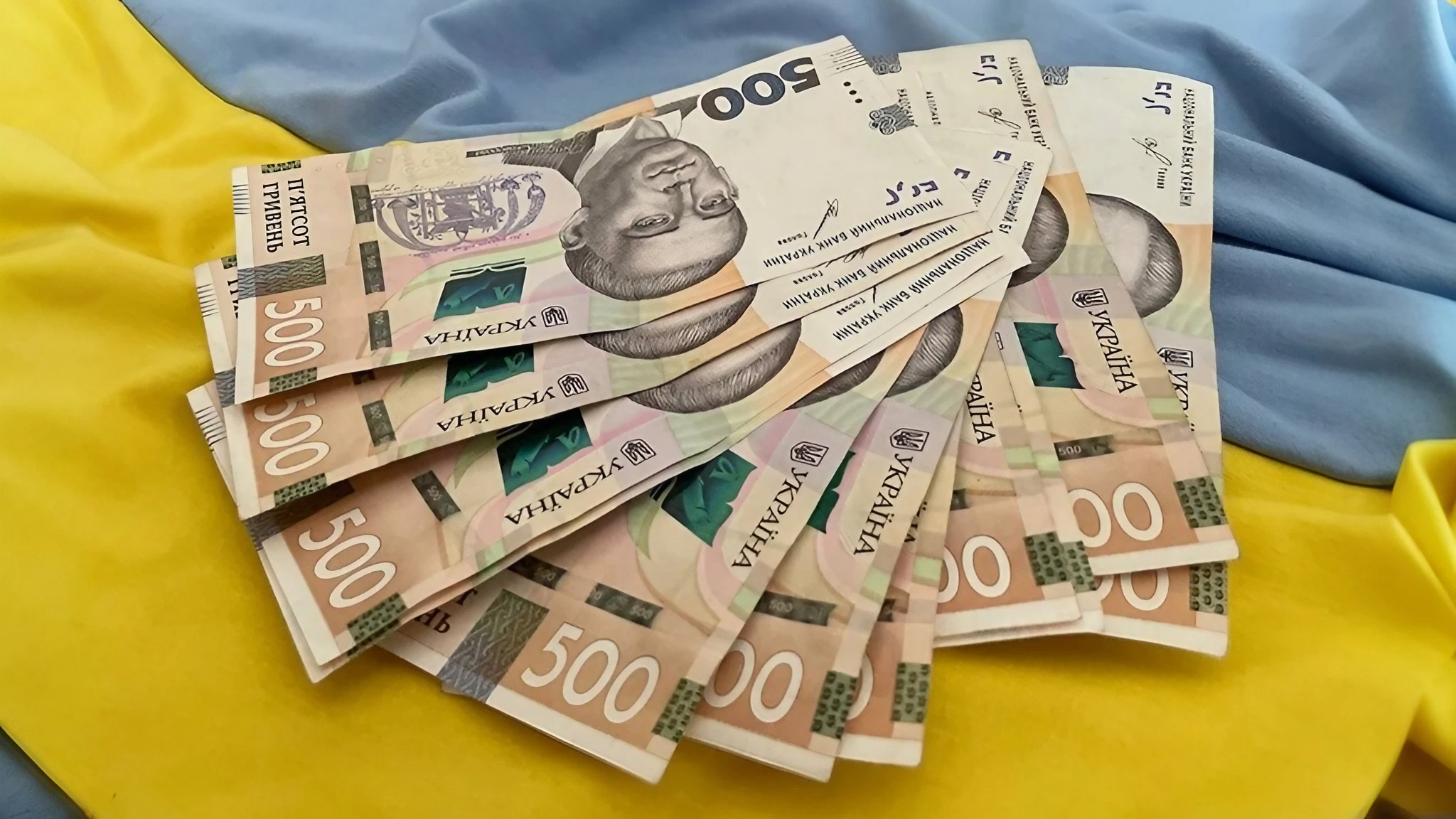 До Дня Незалежності українцям виплатять від 450 до 3 100 грн: хто отримає допомогу