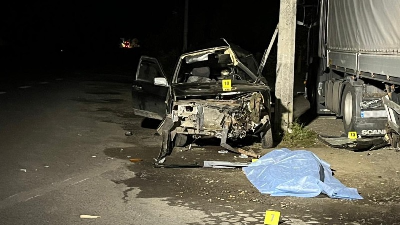 У Луцькому районі сталася смертельна аварія: автівка зіткнулася з бетонною електроопорою