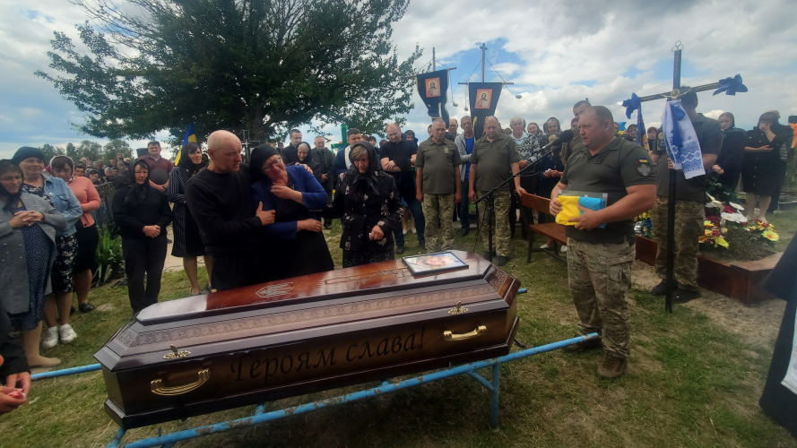Дві доньки втратили батька: на Волині попрощалися з Героєм Владиславом Герасименком, який поліг на війні понад півтора року тому