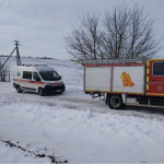 На Волині вантажівка потрапила у снігову пастку та заблокувала проїзд «швидкій»