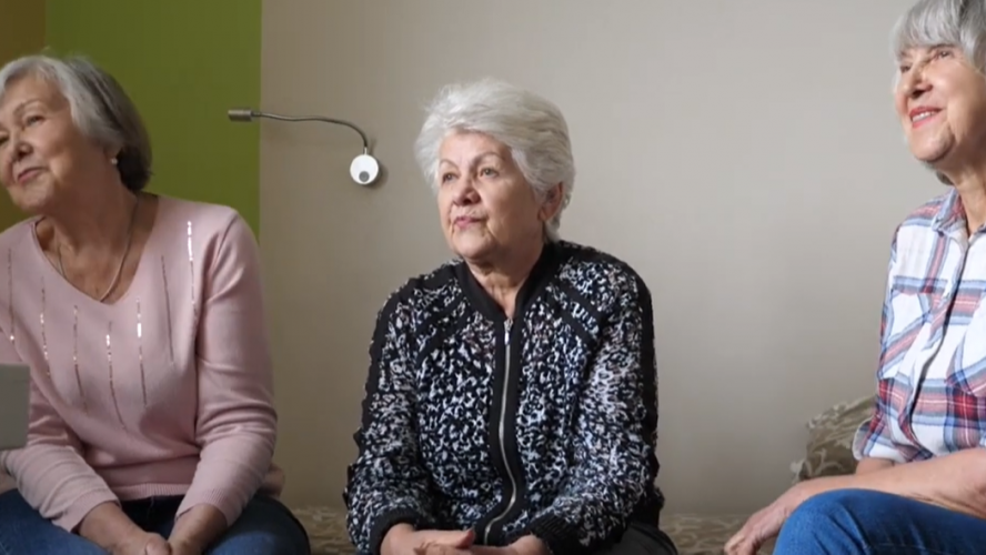«Так хочеться жити»: три сестри з Краматорська допомогають волонтерам у Луцьку