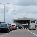 Нові правила на кордоні: легкові авто переведуть в онлайн-чергу