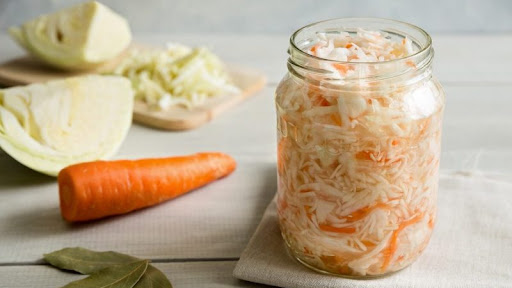 Дуже смачна квашена капуста - скільки солі та цукру класти