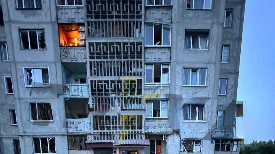 У Луцьку є влучання у багатоквартирний житловий будинок: що відомо