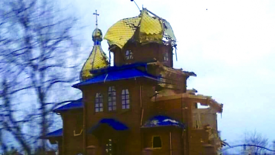 «Церква трималася до останнього»: росіяни спалили збудований волинянами храм у Волновасі