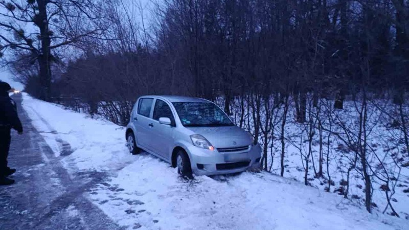 Двоє молодиків на Волині викрали авто і покинули в кюветі