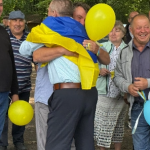 На Волині з квітами та сльозами зустріли звільненого з полону військового