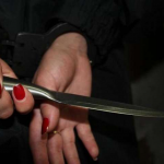 У місті на Волині п’яна жінка під час сварки ледь не зарізала знайому