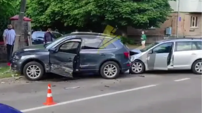 Ранкова ДТП у Луцьку: зіткнулися дві автівки