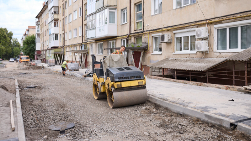 У Луцьку ремонтують двори й тротуари: де роботи вже на фініші