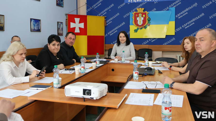 Стан доріг, випадки сказу та спалювання сухостою: у Луцьку прозвітували старости округів