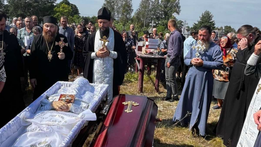 33 роки служив людям і Богу: на Волині попрощалися зі священником