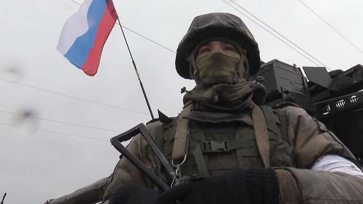 Російські окупанти шукають нові «лайфхаки», як втекти з війни, і пиячать від страху