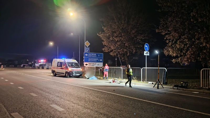 На Волині п'яний водій мікроавтобуса на смерть збив велосипедистку