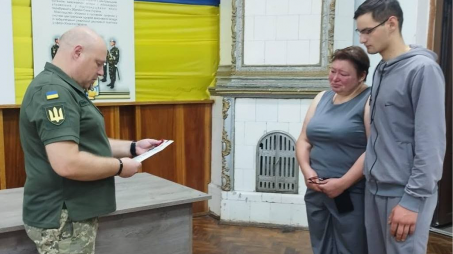 На Волині родині зниклого безвісти захисника передали відзнаку Головнокомандувача ЗСУ «Золотий Хрест»