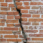 Травматичний ремонт: у Луцьку на робітника впала частина стіни