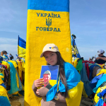 Прапор із похорону та фото коханого: волинянка здійснила сходження на Говерлу в пам’ять чоловіка-Героя