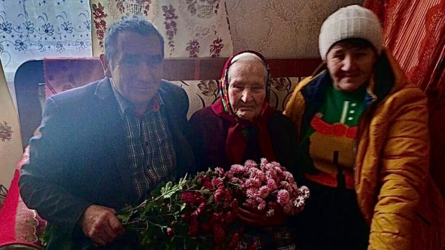 Тішиться онуками та правнуками: бабуся з Волині відзначила 91-річчя