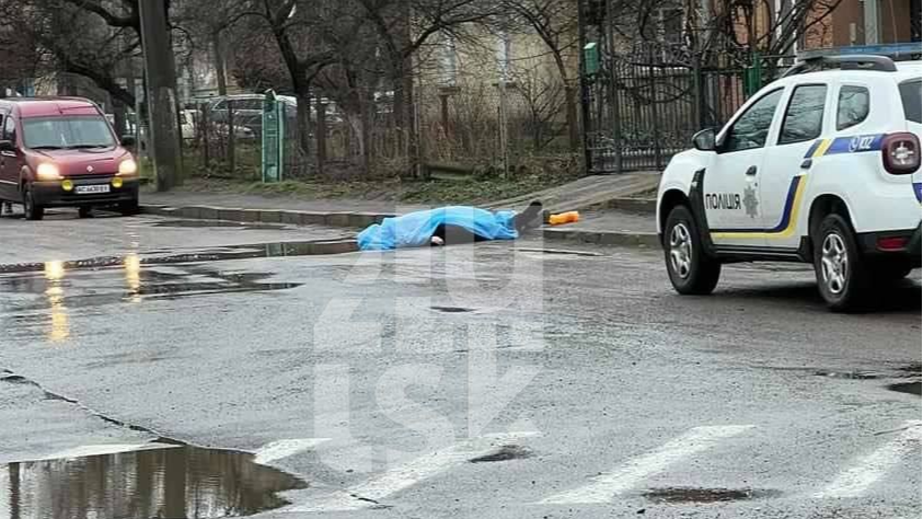 У Луцьку біля 14 гімназії помер чоловік: що відомо