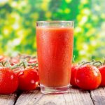 Як швидко приготувати домашній томатний сік: рецепт на зиму без соковижималки