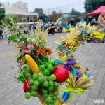 Як у центрі Луцька освячували кошики на Яблучний Спас. ФОТО