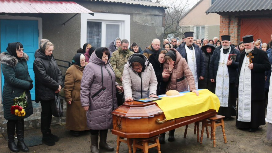 Пів року вважали зниклим безвісти: на Волині всім селом прощалися з 31-річним Героєм Іваном Майструком. Фото