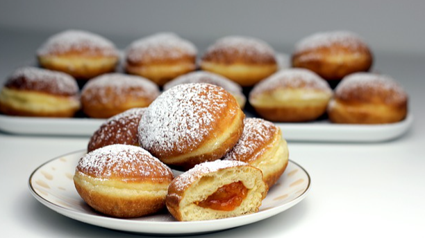 Пончики на кефірі за 15 хвилин: і на кожен день, і для гостей