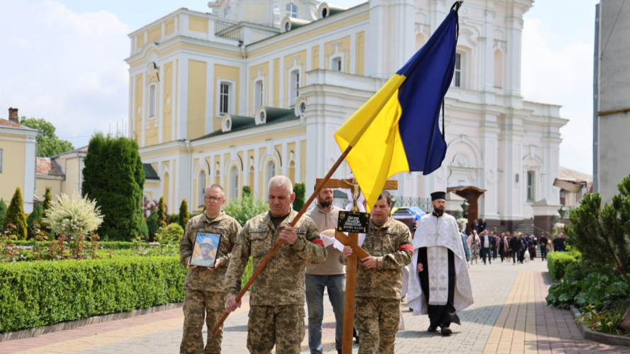 У Луцьку провели в останню путь Валерія Ткачука: захисник поліг понад півтора року тому