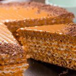 Найсмачніший вафельний торт за 10 хвилин: без духовки і мороки