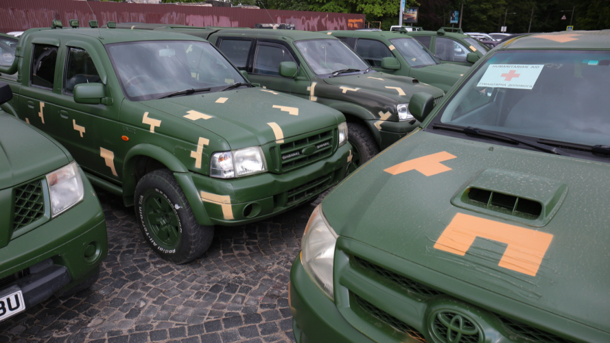 «Це - неймовірно»: у Луцьку волонтери зібрали кошти на 10 автівок для ЗСУ