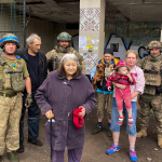 Бійці волинської «сотки» евакуювали з прифронтового села чотири покоління родини разом із песиками