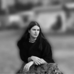 16-річна дівчина, яка у Києві впала у яму з окропом, померла