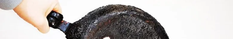 Нагар зійде сам з обох боків: простий спосіб для будь-якої сковорідки