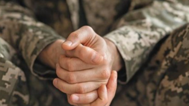 У центрі Луцька військовий напідпитку побив людей бейсбольною битою