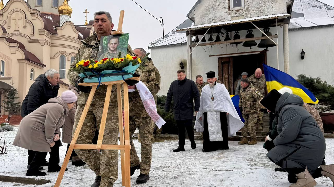 Ворожий дрон обірвав життя: на Волині попрощалися з Героєм Олексієм Куляпіним