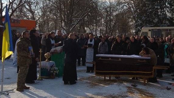 Загинув під час артилерійського обстрілу: у Луцькому районі попрощалися з Героєм Олександром Твердохлібом. Фото