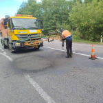 На важливій трасі Волині ліквідовують ями та укріплюють узбіччя