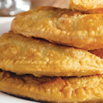 Як зробити тісто на чебуреки, щоб вони були хрусткими: рецепт, який виходить у всіх з першого разу