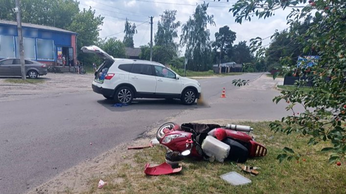У Світязі на Волині водійка кросовера збила жінку на скутері: її судили