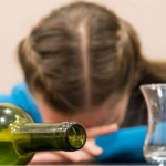 Волинянку оштрафували, бо її донька п’яною розважалась у пабі